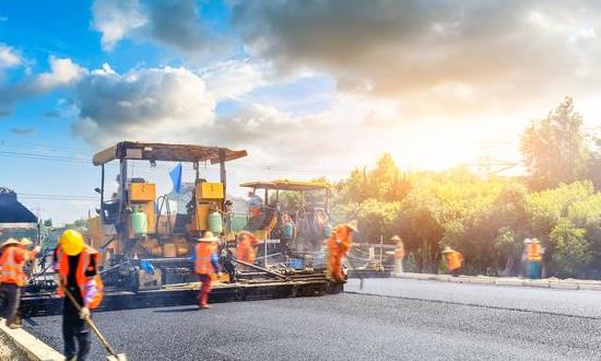 2024公路工程承包市场投资分析：我国高速公路工程行业正处快速扩张期