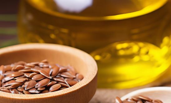 近年来中国亚麻籽产量占总产量比重维持在10%以上  我国亚麻籽油行业发展分析