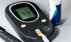 如今每年糖尿病病人的日益增多 我国血糖仪市场规模稳定增长