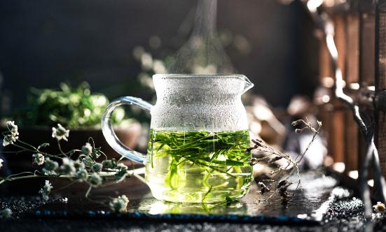 玻璃制品行业市场发展现状及进出口分析2024