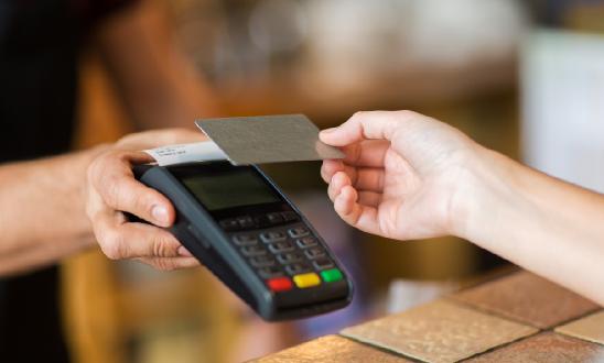 信用卡行业分析：信用卡累计发卡量降至7.79亿张 存量时代信用卡竞争加剧