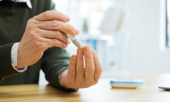 2024年中国血糖仪行业产业链及竞争格局分析