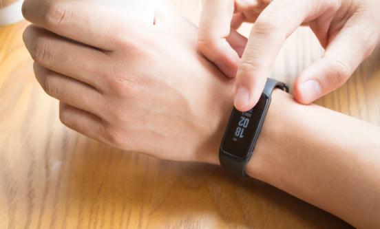 智能手环市场未来发展方向及趋势预测：智能手环将融合更多创新功能