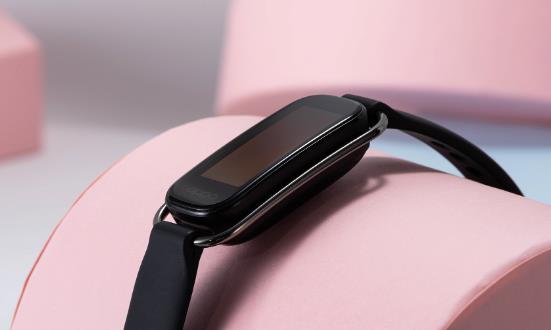 智能手环行业发展前景研究：全球可穿戴腕带设备市场增长7%