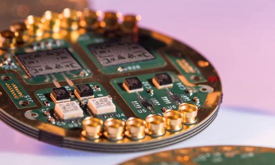 信号链模拟芯片行业市场投资：我国高性能光子芯片领域取得突破