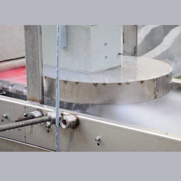 铝模板高压清洗机可以更好的清洗铝模板，且无任何损伤