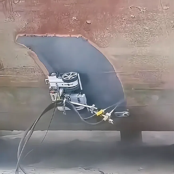 船舶除锈机器人解决人工局限及施工风险难题